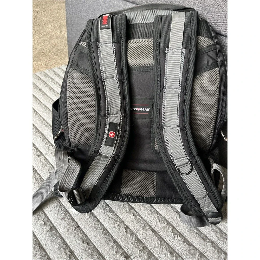 Wenger SWISS GEAR Synergy Pro 16 inch Laptop Backpack Black & Gray Shock Absorb